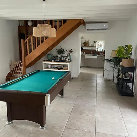 Villa Beautiful House With Swimming Pool, L'echappee Belle *