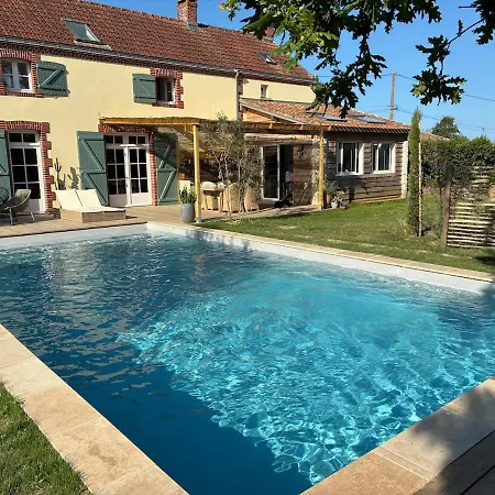Beautiful House With Swimming Pool, L'echappee Belle